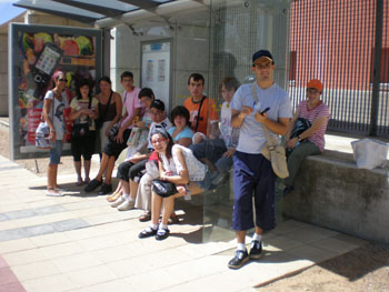 Esperando el autobús para ir a la Aldehuela.